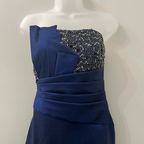 Betsy & Adam Women’s Royal Blue Metallica strapless cocktail dress - Picture 2 of 6